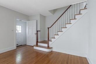 211 Euston Rd in Garden City, NY - Building Photo - Building Photo