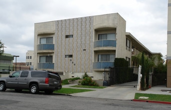 326 S Serrano Ave in Los Angeles, CA - Foto de edificio - Building Photo