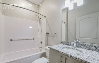 Hines View Apartments - 55+ in Westland, MI - Foto de edificio - Building Photo