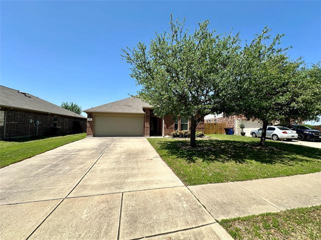 905 Silverthorne Dr in Burleson, TX - Building Photo