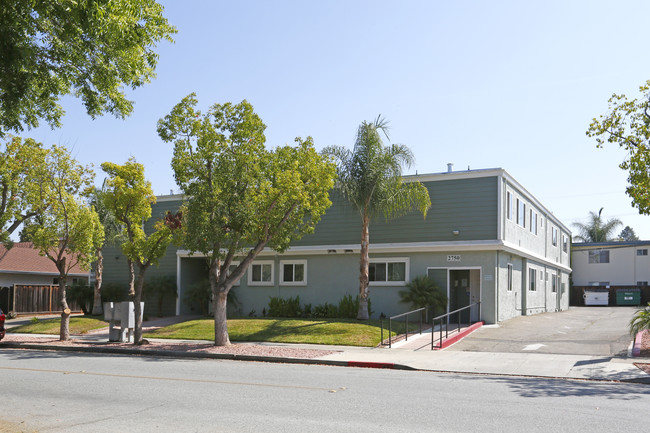 Joseph Manor Apartments in Campbell, CA - Foto de edificio - Building Photo