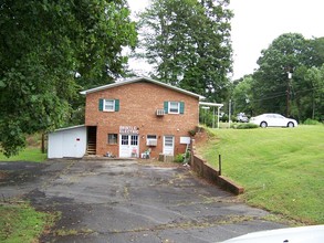 721 N Main St in Dobson, NC - Building Photo - Building Photo