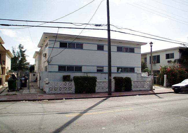 7815 Crespi Blvd in Miami Beach, FL - Foto de edificio - Building Photo