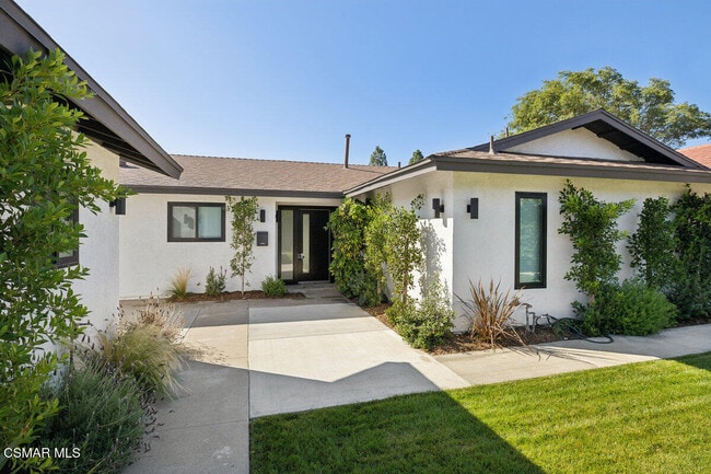 property at 16 Alamar St