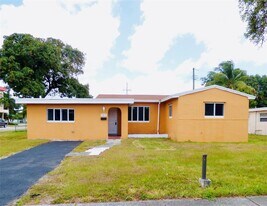 585 NW 182nd Ter in Miami, FL - Building Photo