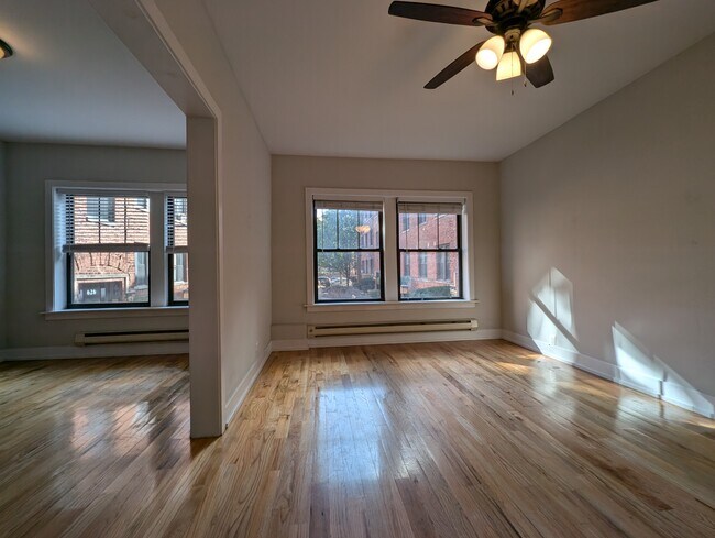 628 W Cornelia Ave, Unit 2e in Chicago, IL - Foto de edificio - Building Photo