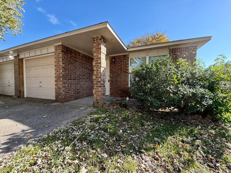 5905 B Sara St in Fayetteville, AR - Building Photo