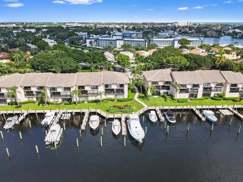 270 Captains Walk, Unit 304 in Delray Beach, FL - Building Photo