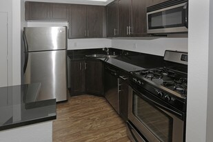 345 Cloverdale in Los Angeles, CA - Building Photo