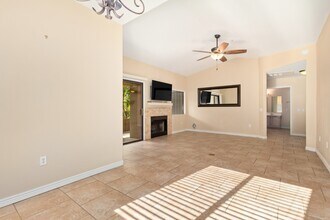 15050 N Thompson Peak Pkwy in Scottsdale, AZ - Foto de edificio - Building Photo