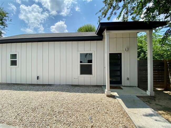 1209 E St Johns Ave in Austin, TX - Building Photo - Building Photo