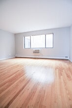 551 W Stratford Pl, Unit #206 in Chicago, IL - Building Photo - Building Photo