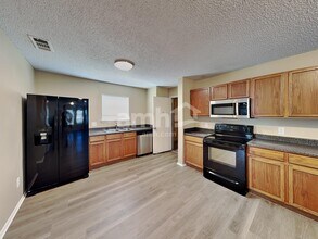 321 Quail Run Rd in Red Oak, TX - Foto de edificio - Building Photo