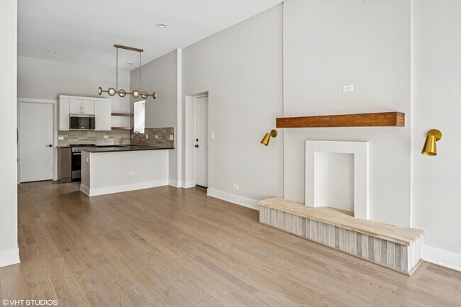 2119 N Clark St, Unit 2F in Chicago, IL - Building Photo - Building Photo