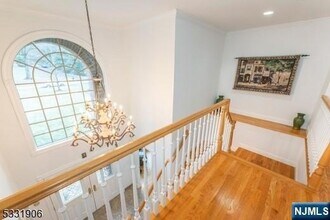 16 Indian Hill Rd in Montville, NJ - Foto de edificio - Building Photo