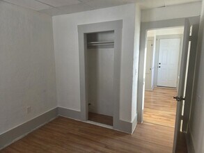 40 Garnet St, Unit 3 in Fitchburg, MA - Foto de edificio - Building Photo