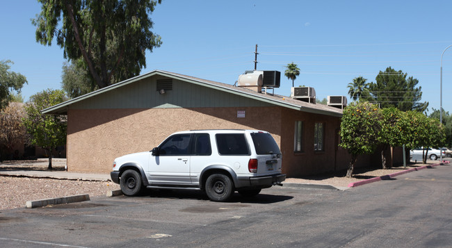 Olivewood Apartments in Phoenix, AZ - Foto de edificio - Building Photo