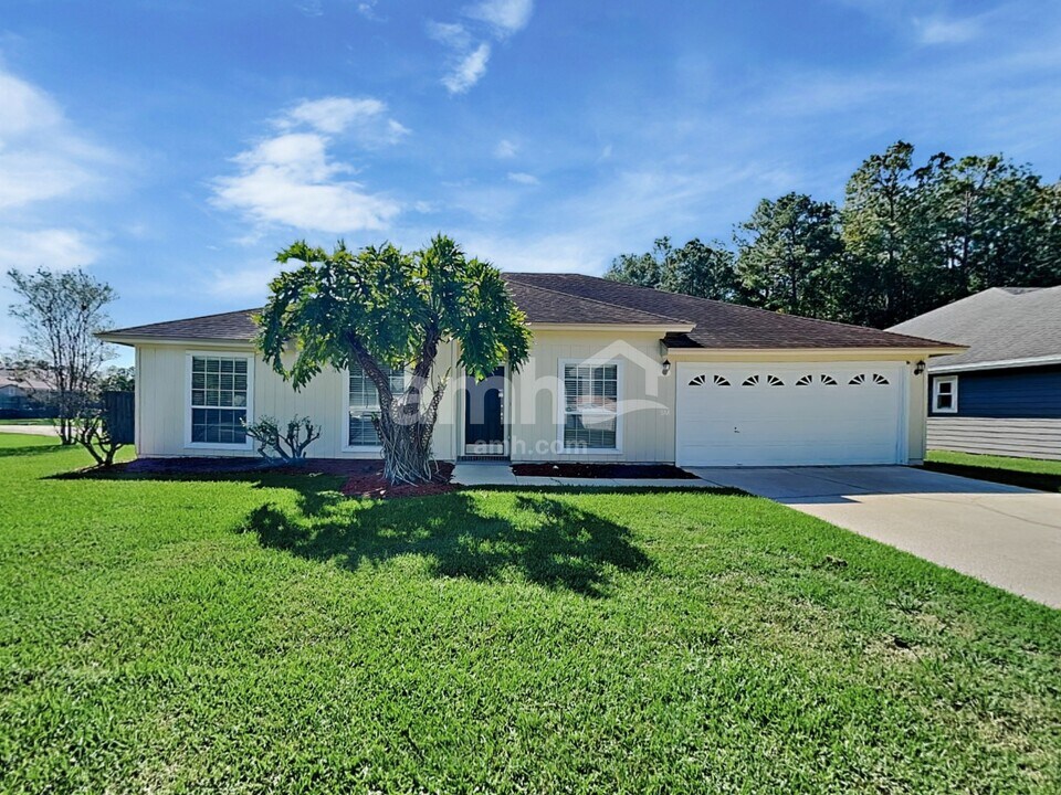 2949 Biloxi Trl in Middleburg, FL - Building Photo