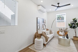 3042-3044 J St in San Diego, CA - Foto de edificio - Building Photo