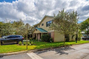 576 Westree Ln in Plantation, FL - Building Photo