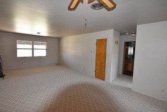 2100 Reeves Rd NE in Warren, OH - Building Photo - Interior Photo