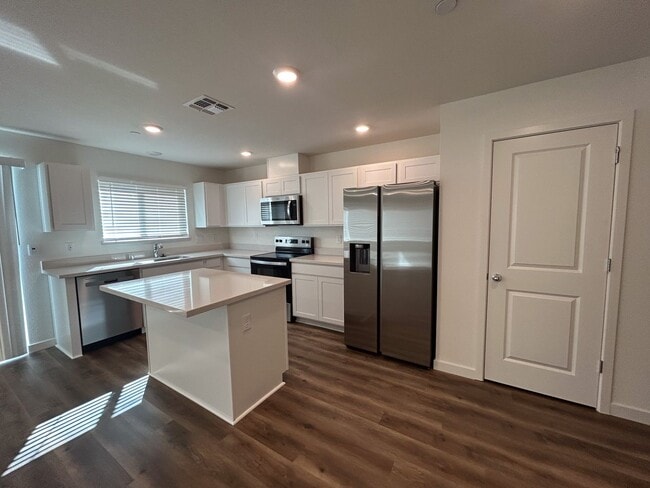 805 Congaree Ln in Redding, CA - Building Photo - Building Photo