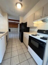 1002 Hillyer St in San Marcos, TX - Building Photo - Building Photo