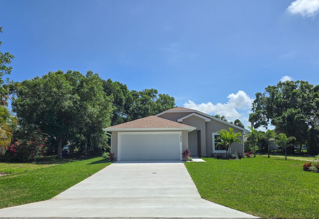 1835 38th Ln in Vero Beach, FL - Building Photo
