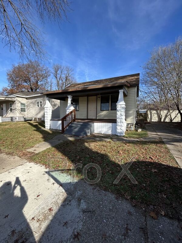 property at 910 N Grand St