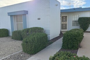 13806 N Buccaneer Way in Sun City, AZ - Building Photo