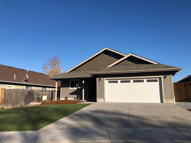property at 2905 SW Shimmer Ln