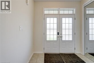 17 Vaughn Dr in Niagara Falls, ON - Building Photo - Building Photo