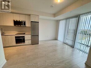 5858 Yonge St in Toronto, ON - Building Photo - Building Photo