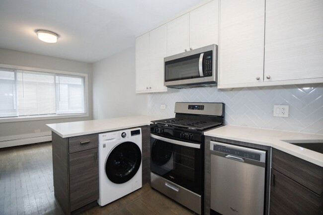 property at 5960 N Winthrop Ave