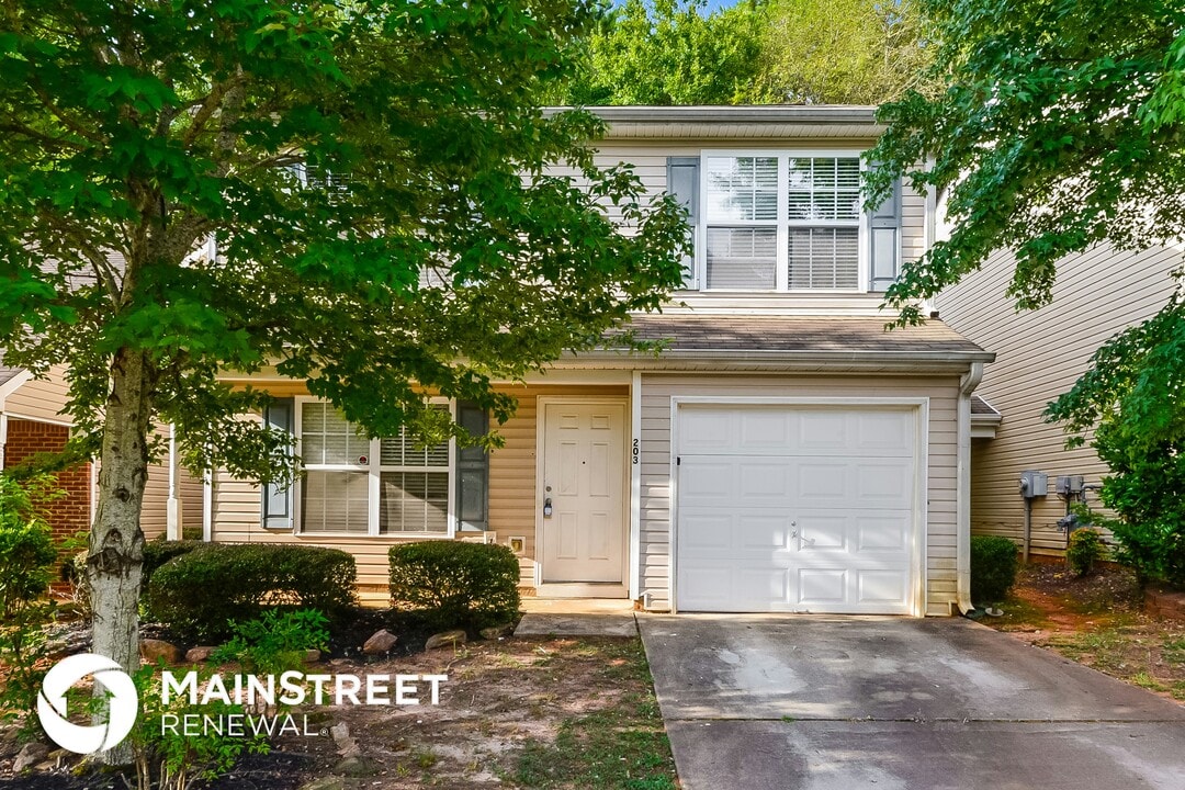 203 London Dr in Mcdonough, GA - Building Photo