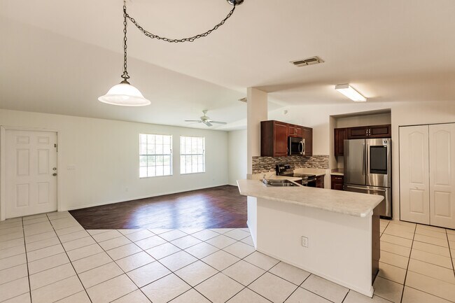 1108 Willard Ave in Lehigh Acres, FL - Foto de edificio - Building Photo