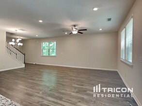 301 Knowles Pl in Holly Springs, GA - Building Photo - Building Photo
