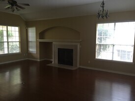 8004 Laurel Hill Dr in Shreveport, LA - Building Photo