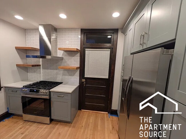 property at 2626 W Devon Ave