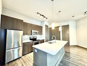 5454 Washington Ave in Houston, TX - Building Photo - Building Photo