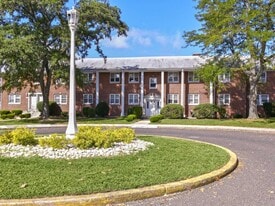 Wallworth Park Apartments in Cherry Hill, NJ - Building Photo