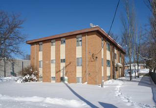 2730 Winnetka Ave N in Minneapolis, MN - Building Photo - Building Photo