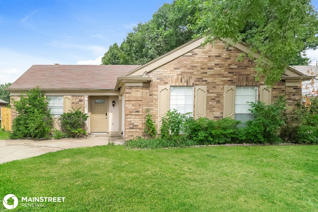 7305 Shadow Bend Dr in Fort Worth, TX - Foto de edificio