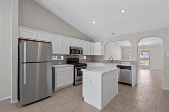 1021 Rawhide Trail in Cedar Park, TX - Foto de edificio - Building Photo