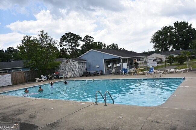 556 Chateau Cir in St. Marys, GA - Building Photo - Building Photo