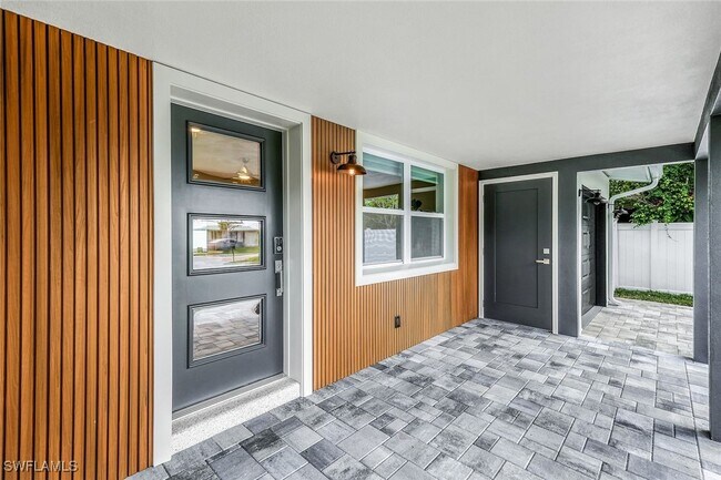property at 975 22nd Ave N