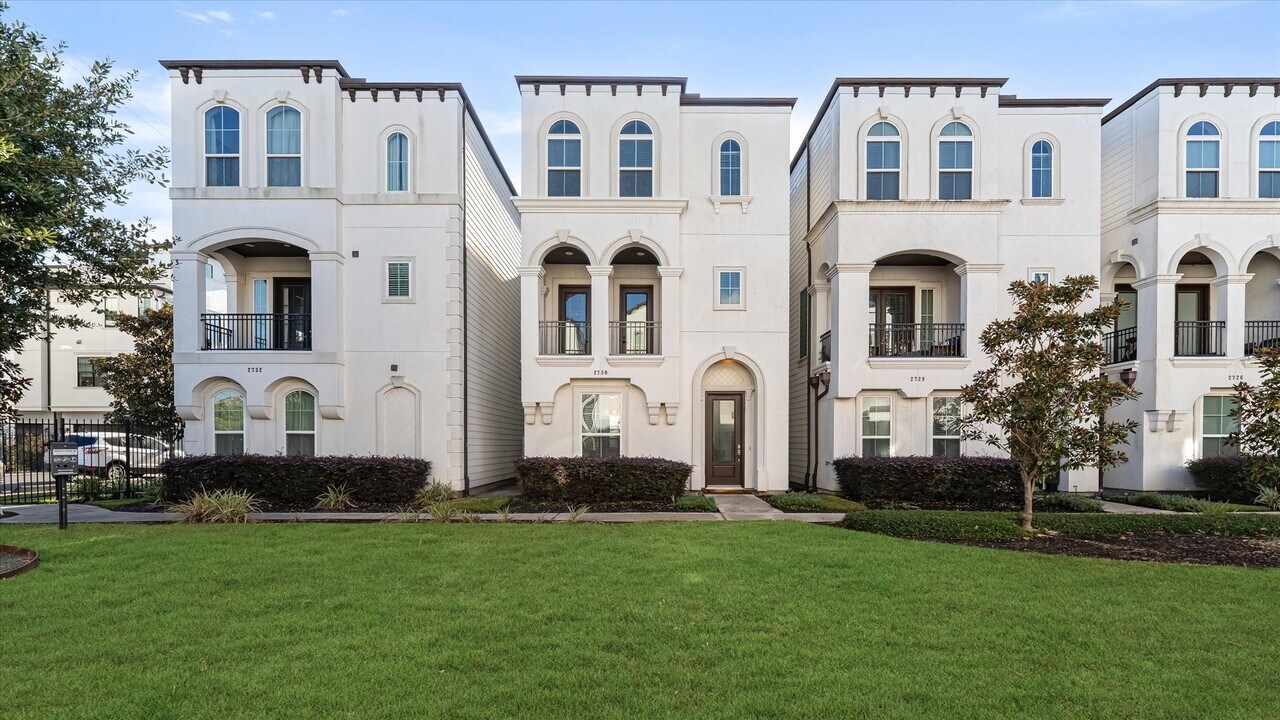 2730 Freund St in Houston, TX - Building Photo