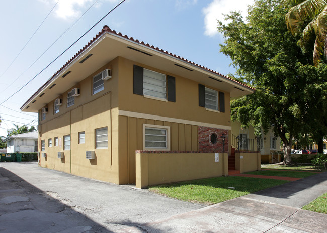 226 Salamanca Ave in Coral Gables, FL - Building Photo - Building Photo