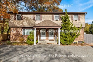 921 Church St in Bohemia, NY - Building Photo