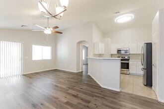 6824 S 38th Dr in Phoenix, AZ - Building Photo - Building Photo